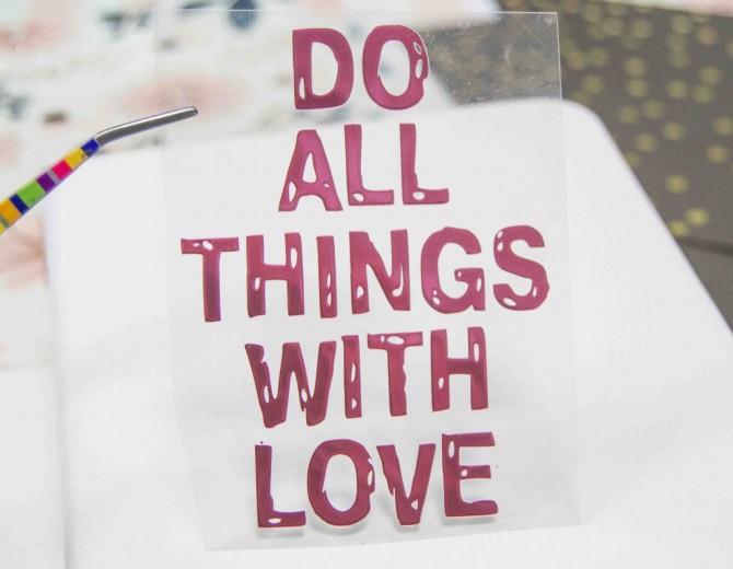 Надпись из термотрансферной пленки DO ALL THINGS WITH LOVE